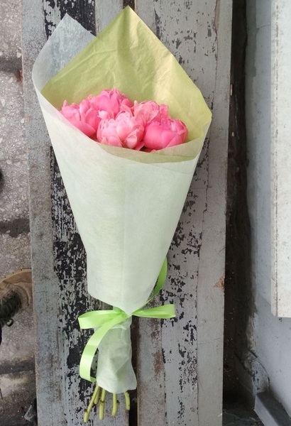 букет из розовых пионов